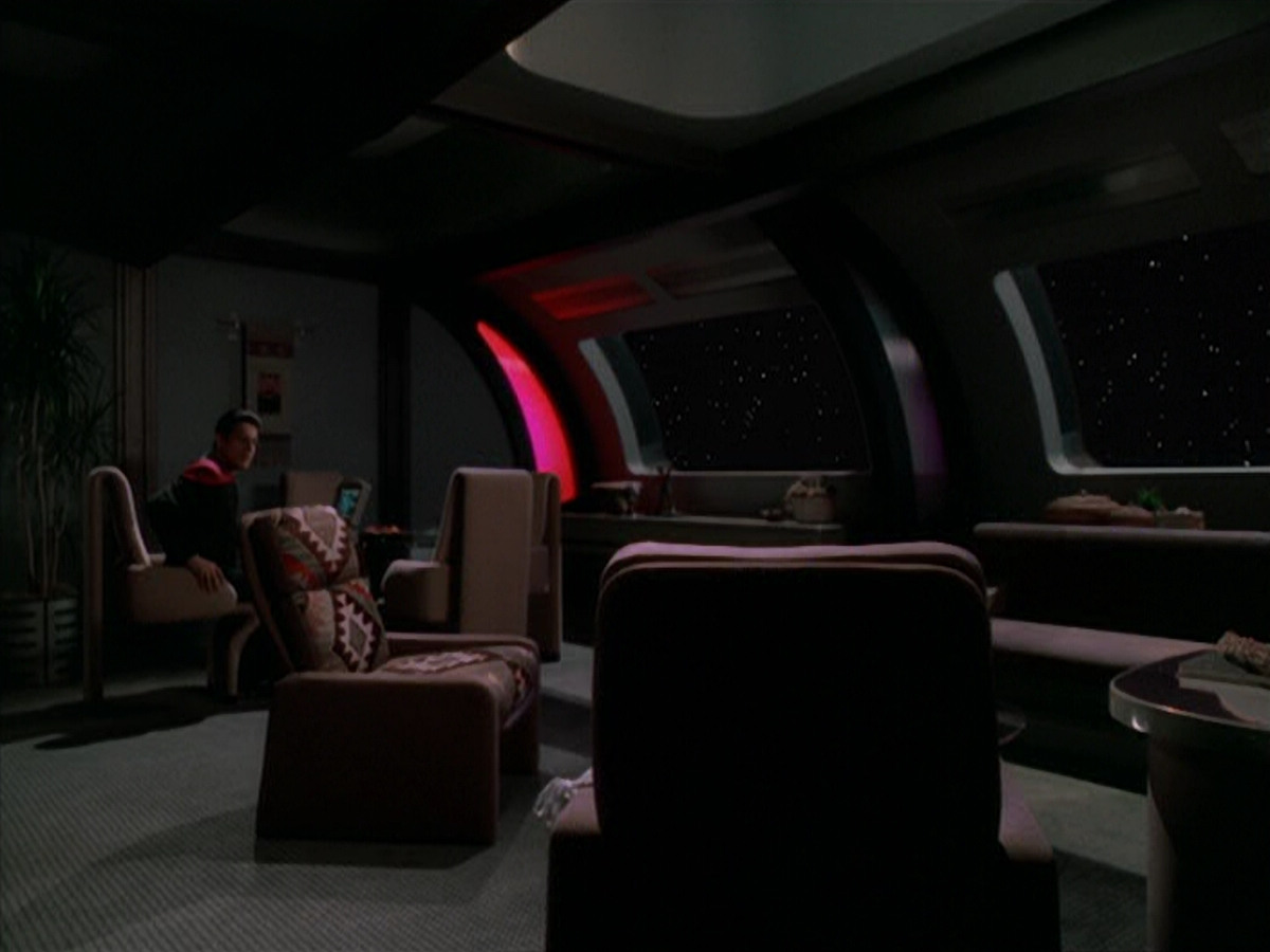 extant_StarTrek_VOY_5x19-TheFight_00973.jpg