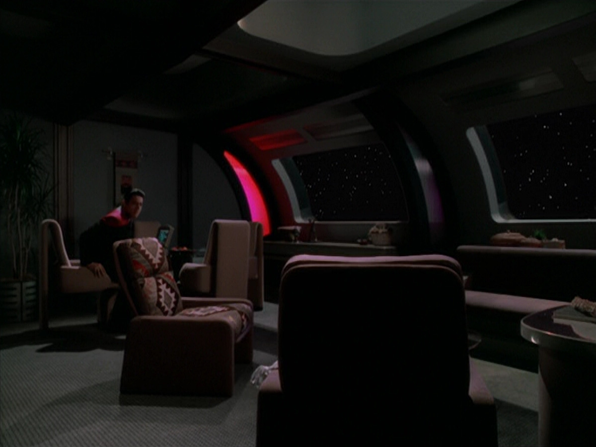 extant_StarTrek_VOY_5x19-TheFight_00974.jpg