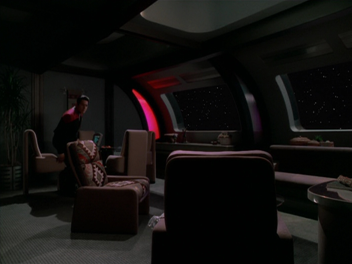 extant_StarTrek_VOY_5x19-TheFight_00975.jpg