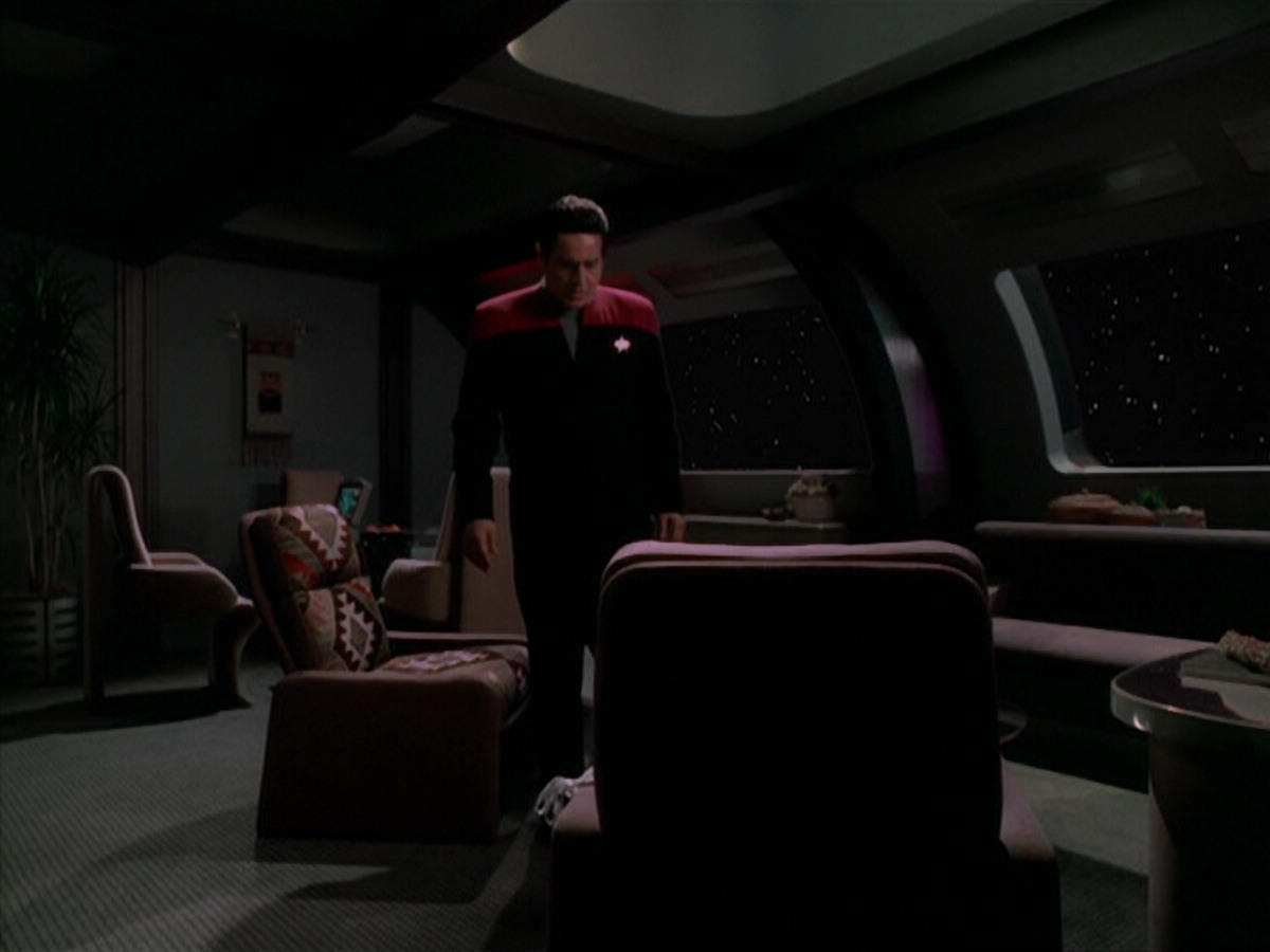 extant_StarTrek_VOY_5x19-TheFight_00982.jpg