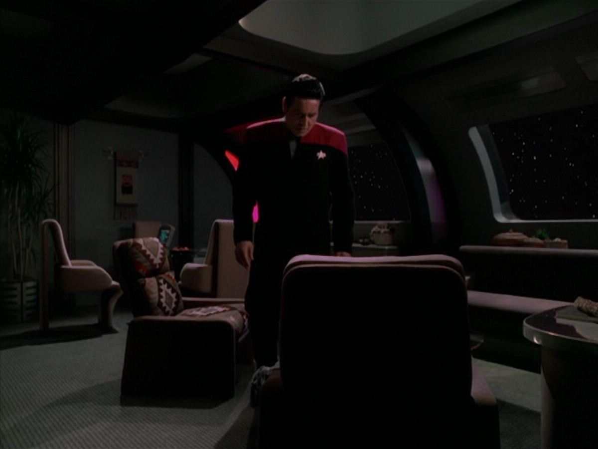 extant_StarTrek_VOY_5x19-TheFight_00984.jpg
