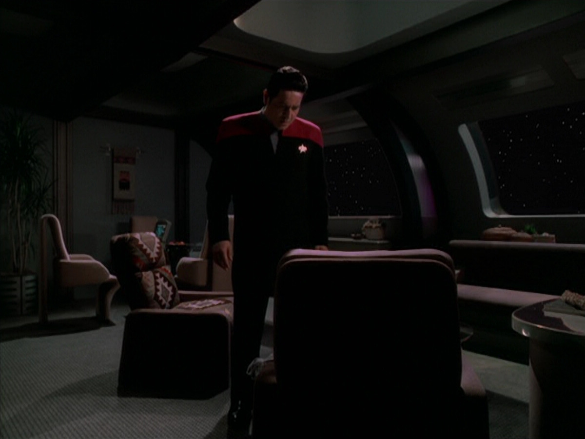 extant_StarTrek_VOY_5x19-TheFight_00985.jpg