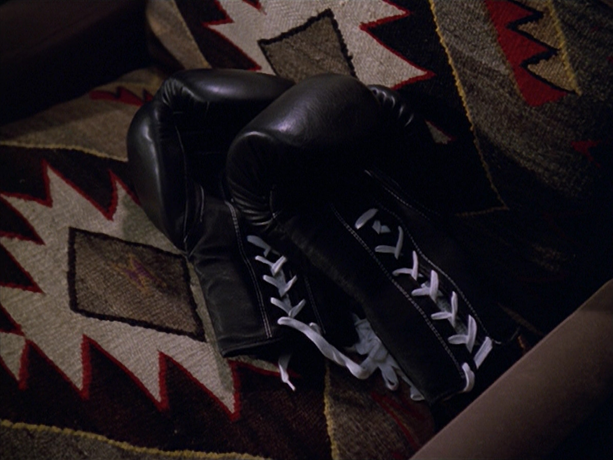 extant_StarTrek_VOY_5x19-TheFight_00988.jpg