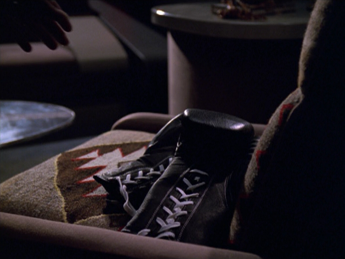 extant_StarTrek_VOY_5x19-TheFight_01001.jpg