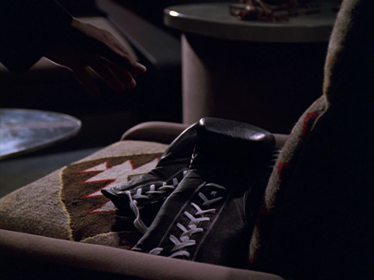 extant_StarTrek_VOY_5x19-TheFight_01002.jpg