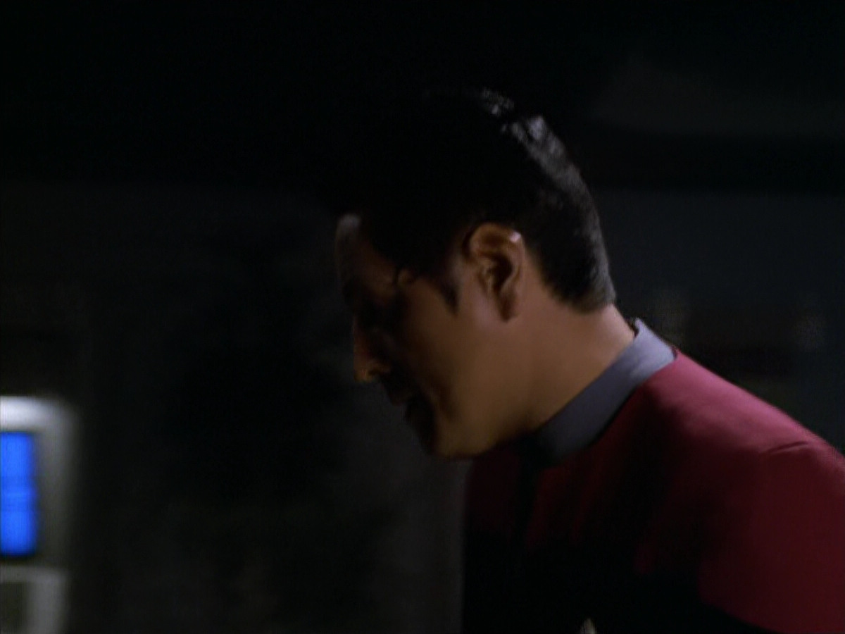 extant_StarTrek_VOY_5x19-TheFight_01014.jpg