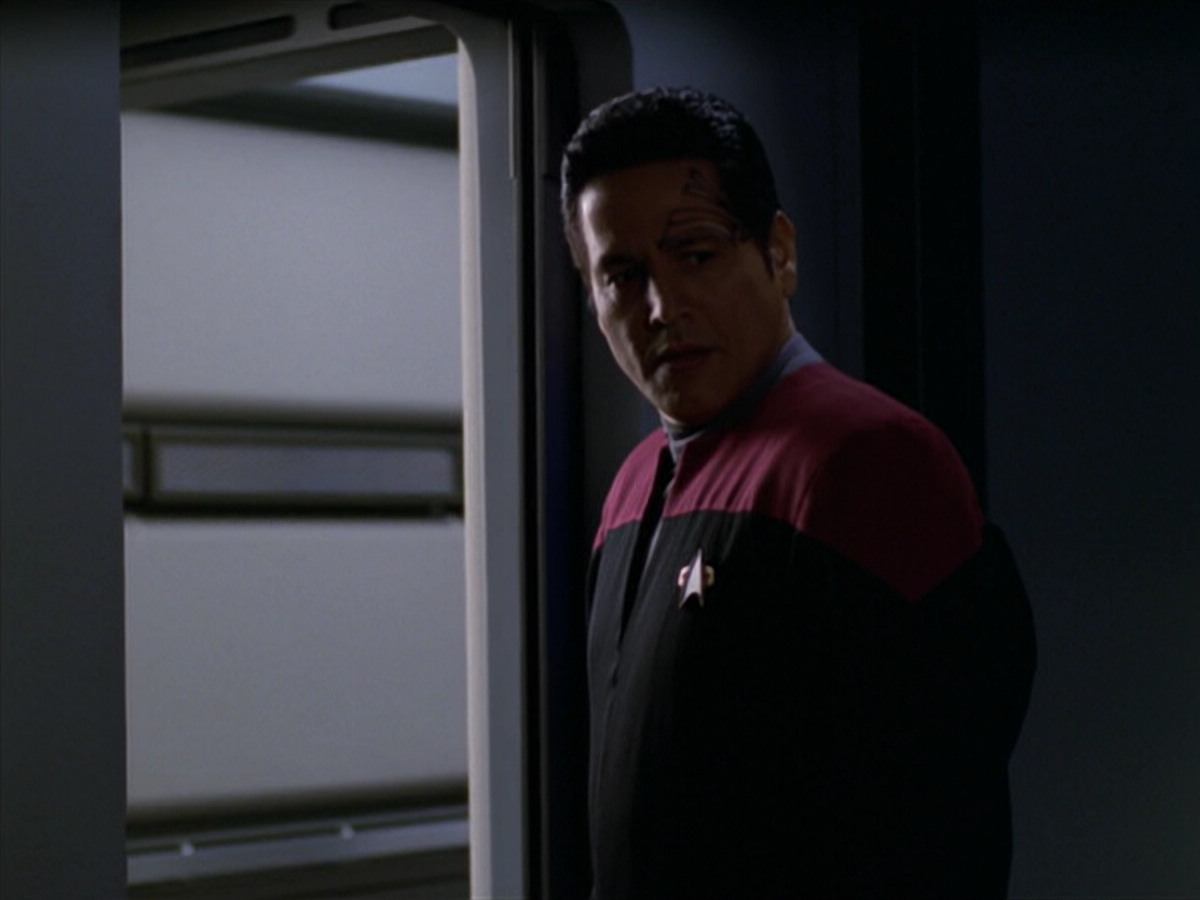 extant_StarTrek_VOY_5x19-TheFight_01020.jpg