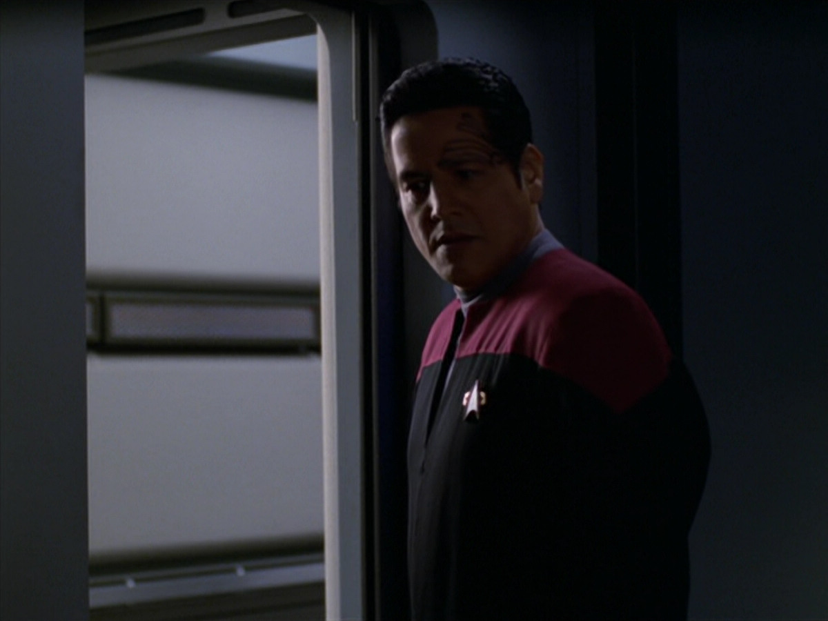 extant_StarTrek_VOY_5x19-TheFight_01025.jpg