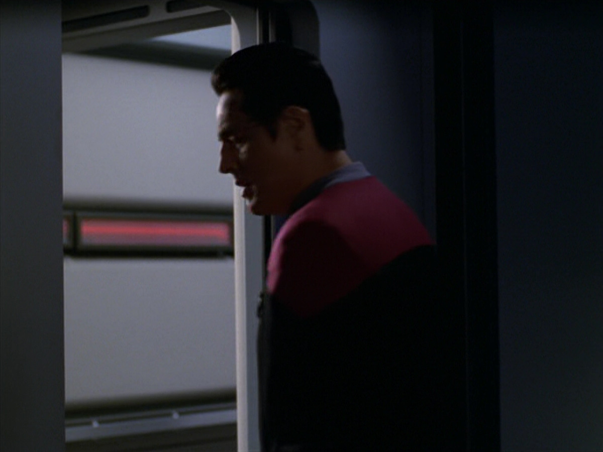 extant_StarTrek_VOY_5x19-TheFight_01026.jpg