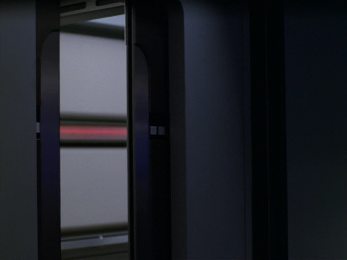 extant_StarTrek_VOY_5x19-TheFight_01028.jpg
