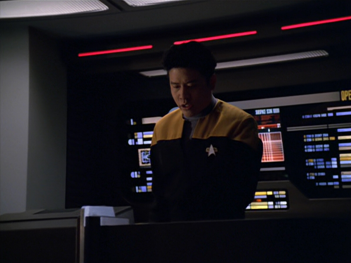 extant_StarTrek_VOY_5x19-TheFight_01033.jpg