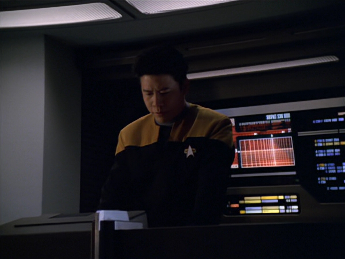 extant_StarTrek_VOY_5x19-TheFight_01034.jpg