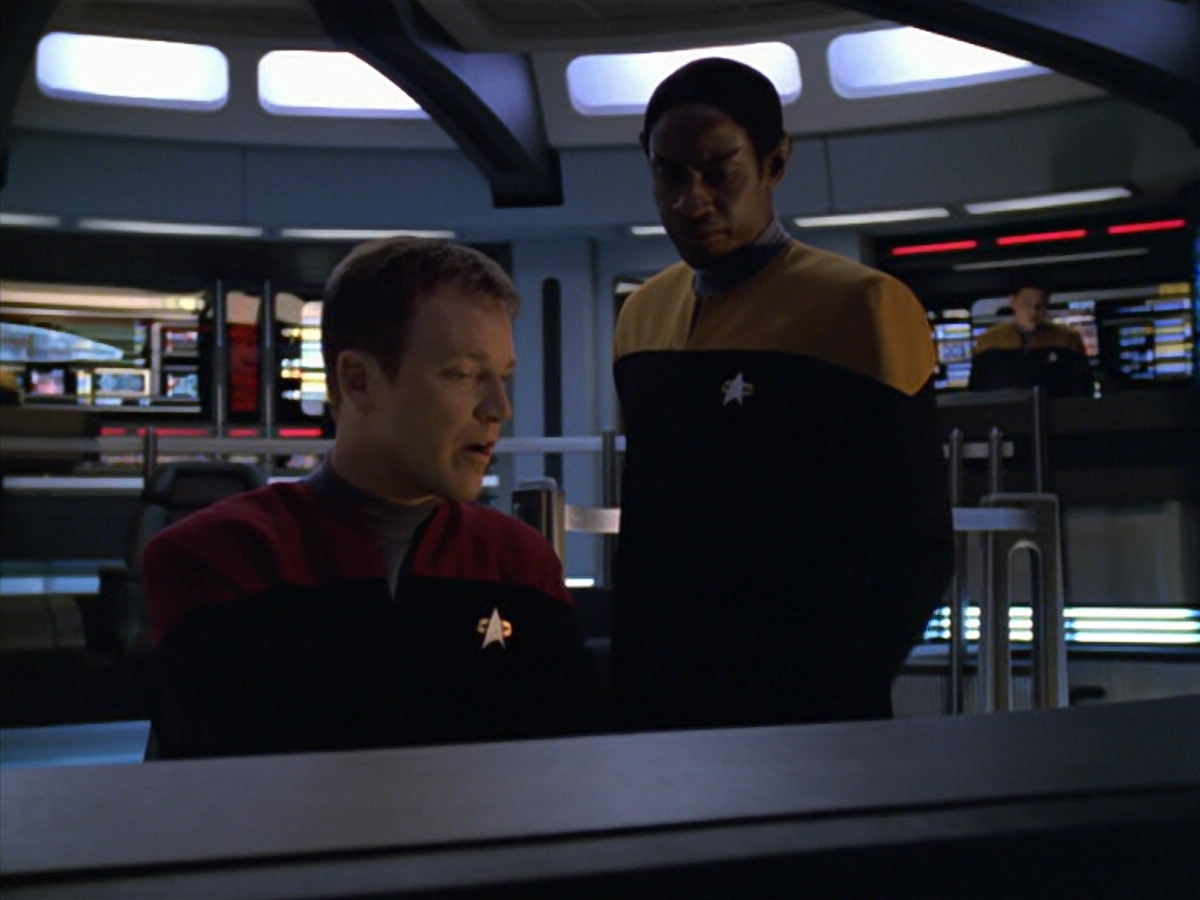 extant_StarTrek_VOY_5x19-TheFight_01040.jpg