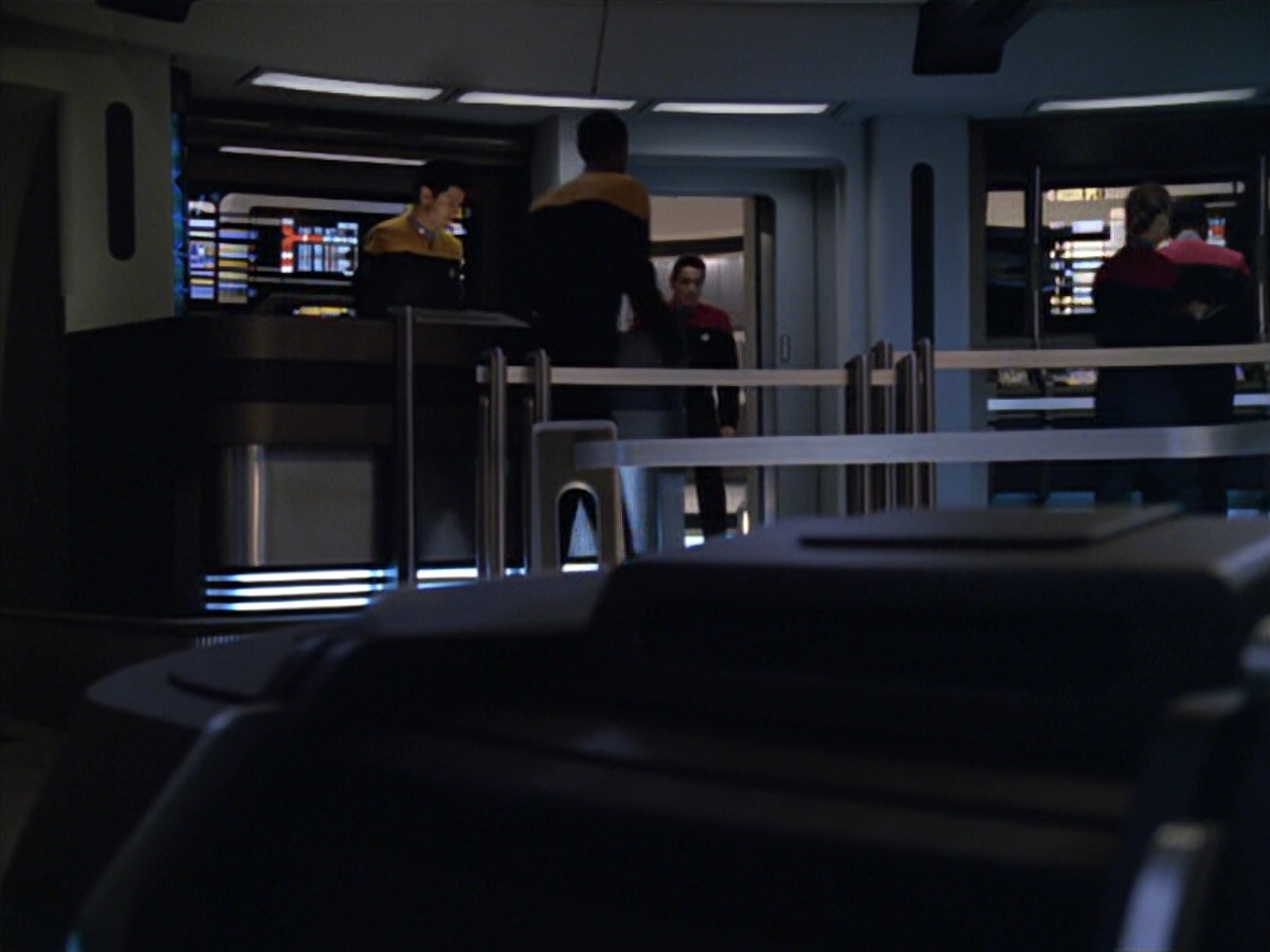 extant_StarTrek_VOY_5x19-TheFight_01052.jpg