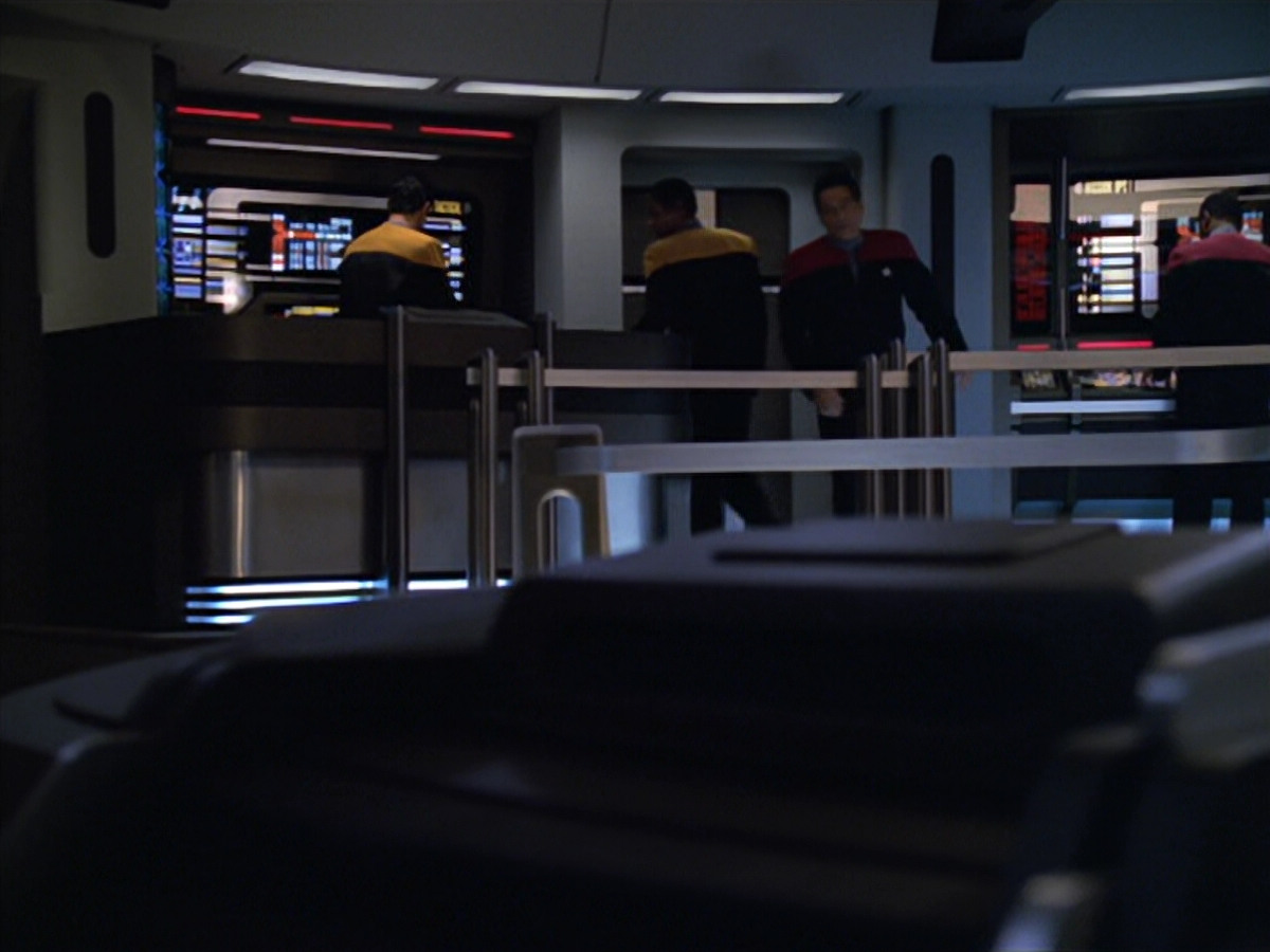 extant_StarTrek_VOY_5x19-TheFight_01054.jpg