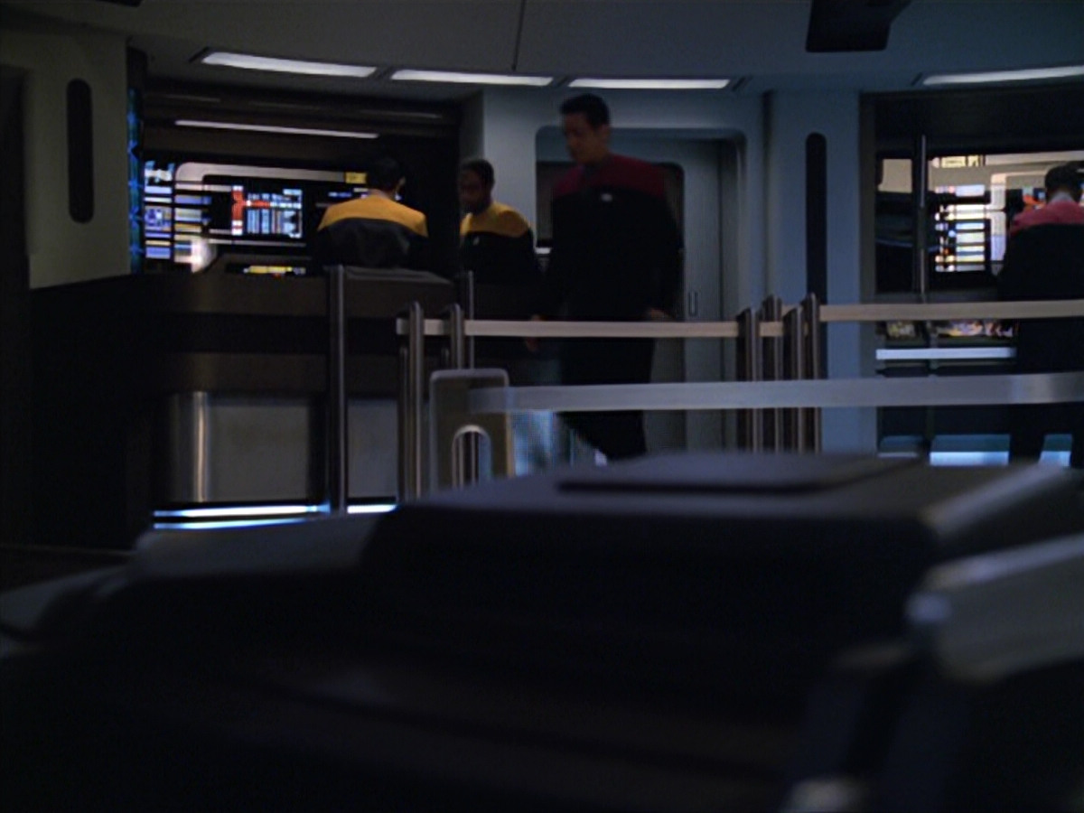 extant_StarTrek_VOY_5x19-TheFight_01055.jpg