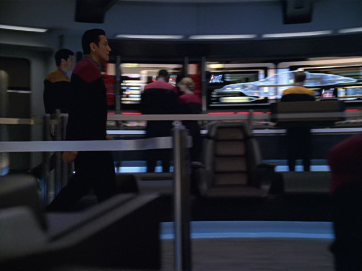 extant_StarTrek_VOY_5x19-TheFight_01059.jpg