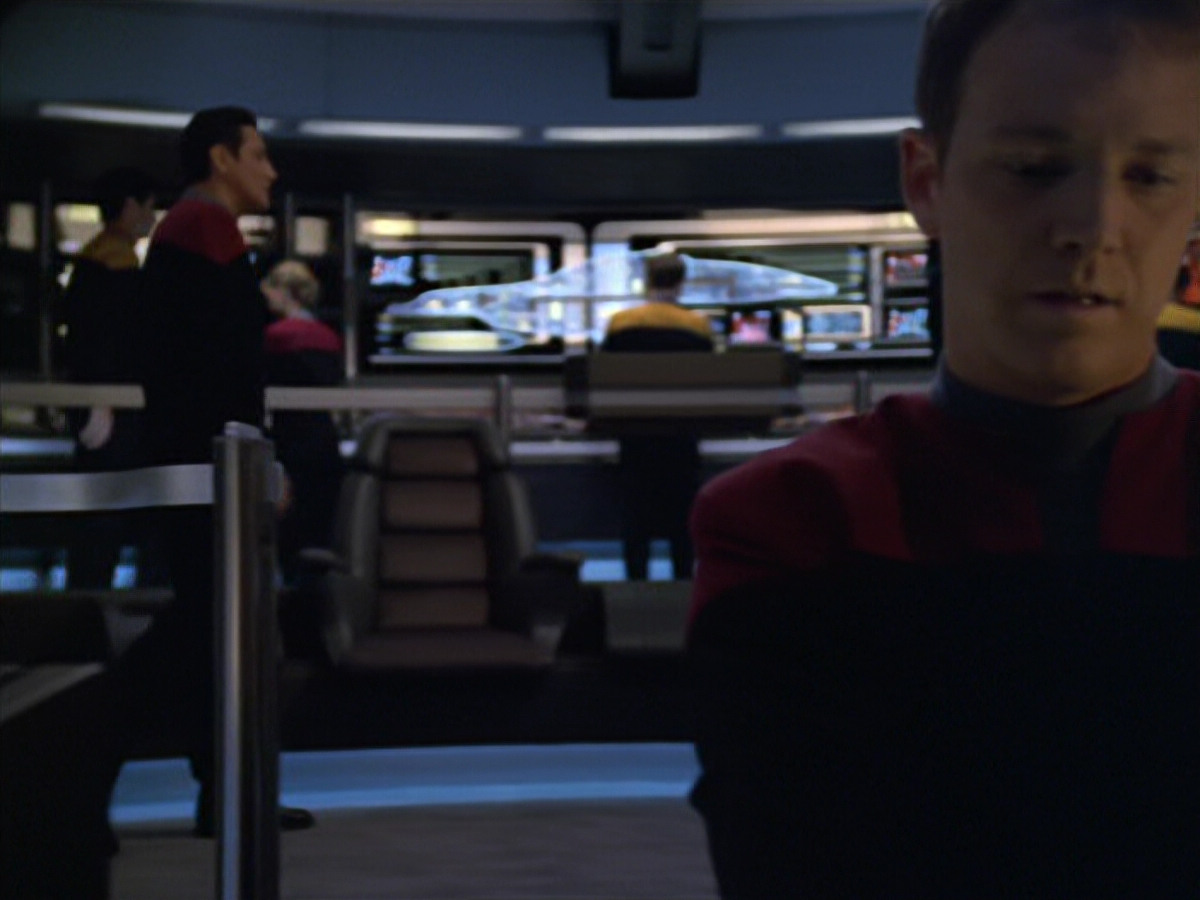 extant_StarTrek_VOY_5x19-TheFight_01060.jpg