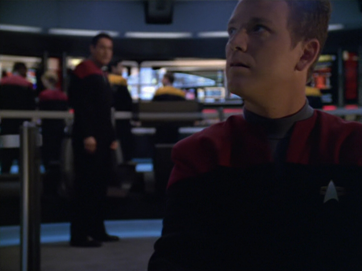 extant_StarTrek_VOY_5x19-TheFight_01064.jpg
