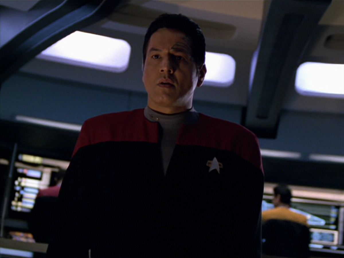 extant_StarTrek_VOY_5x19-TheFight_01079.jpg