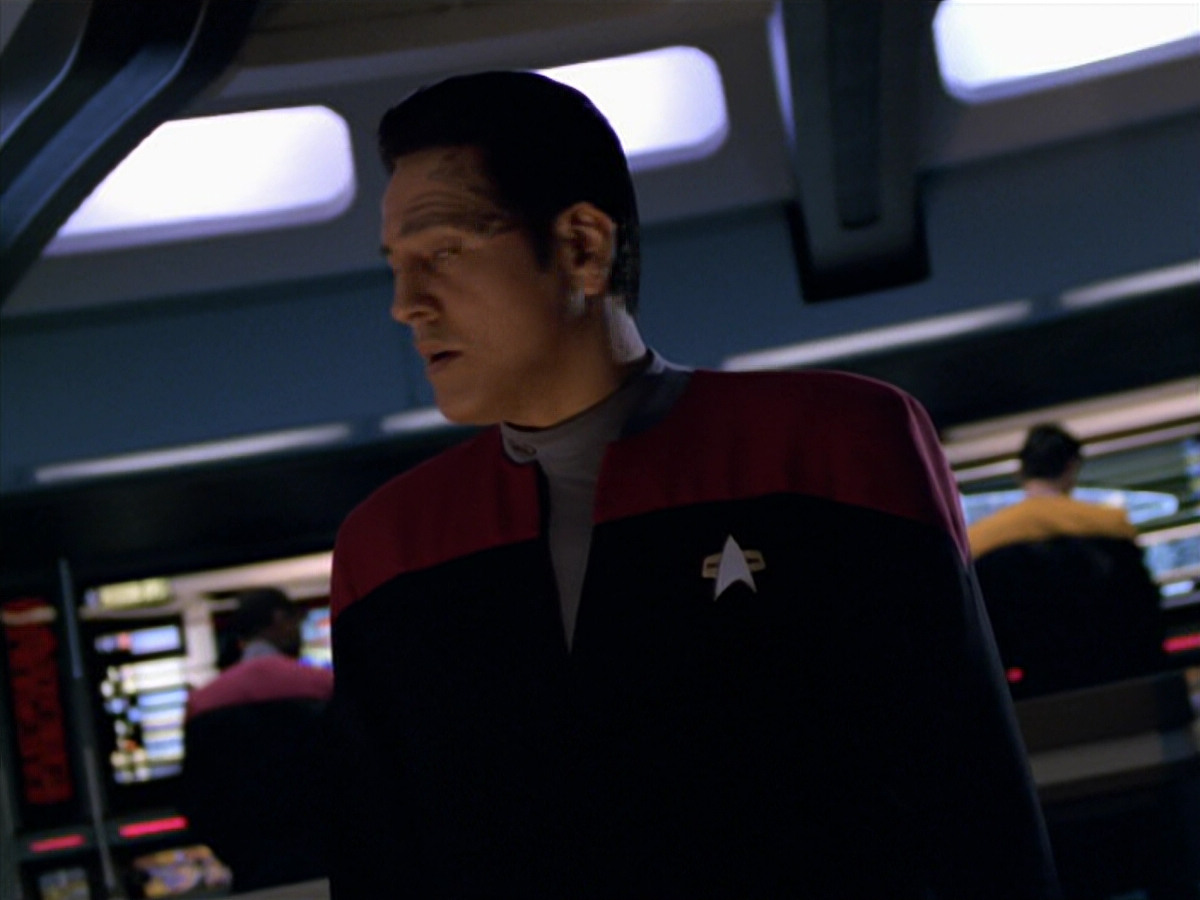 extant_StarTrek_VOY_5x19-TheFight_01088.jpg