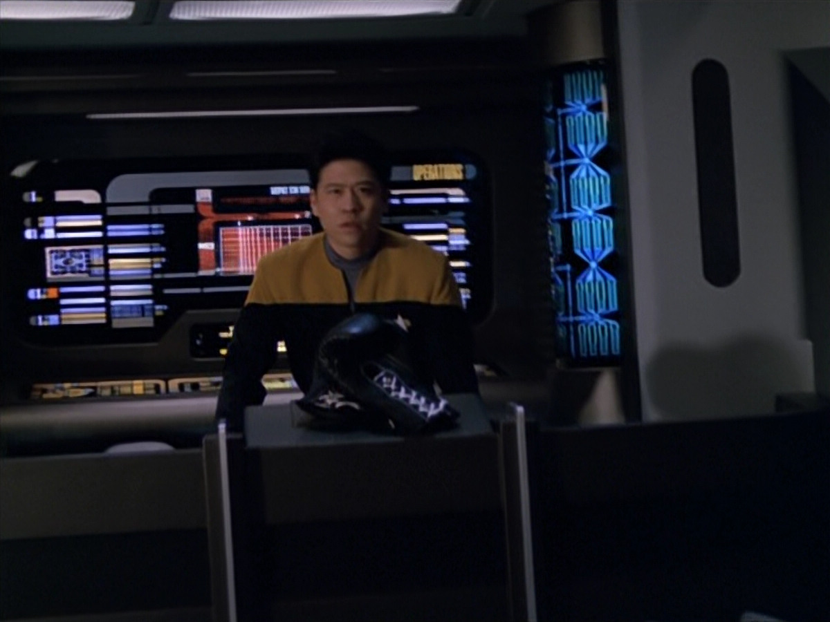 extant_StarTrek_VOY_5x19-TheFight_01118.jpg