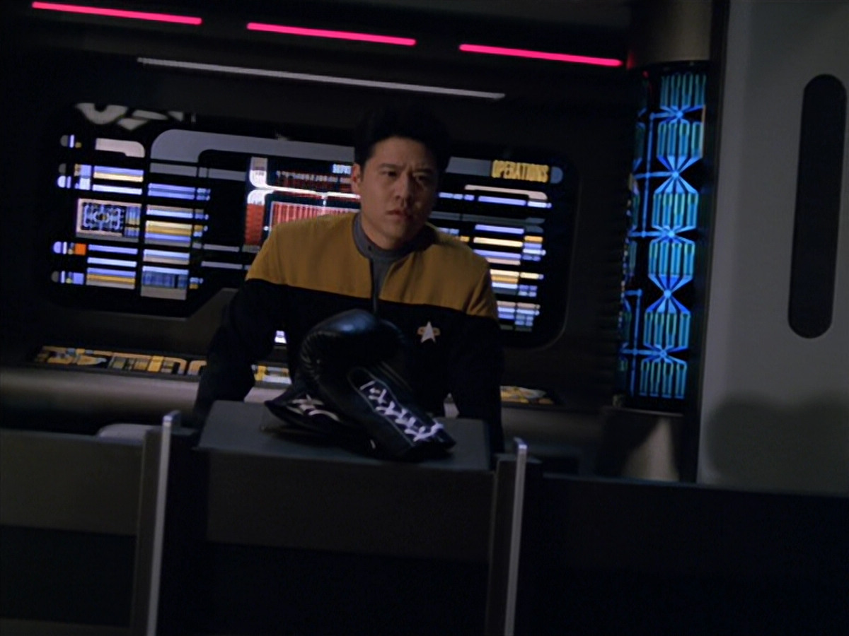 extant_StarTrek_VOY_5x19-TheFight_01119.jpg