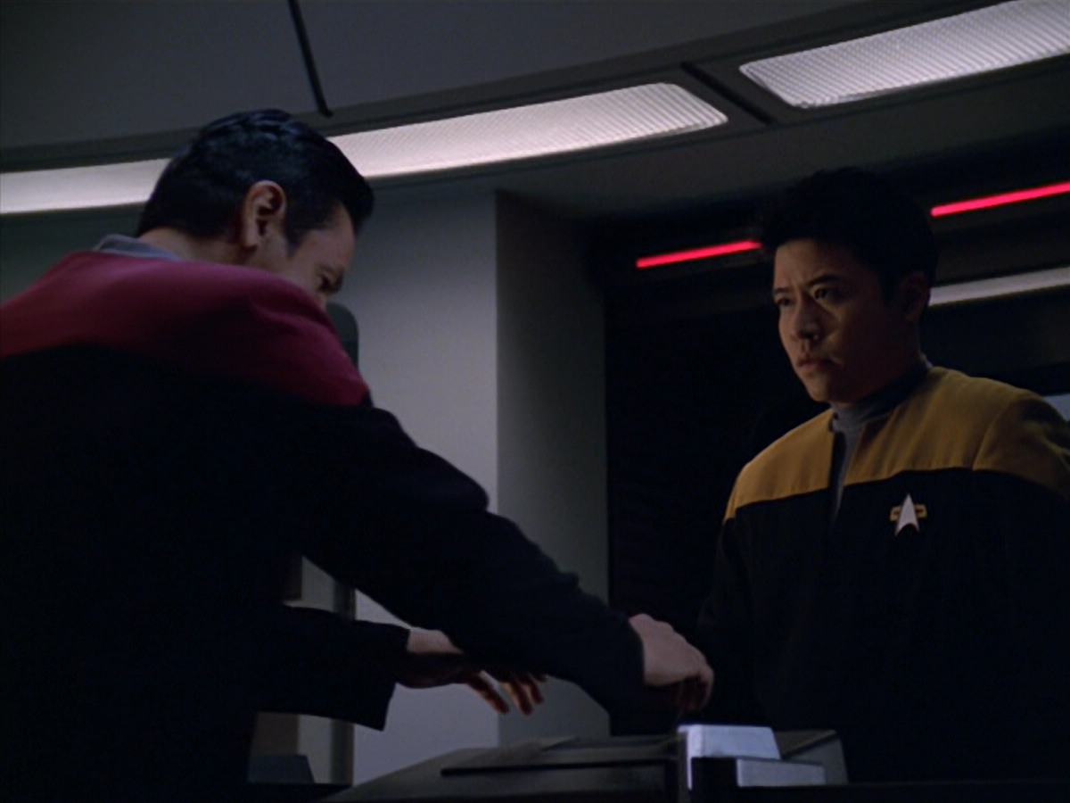 extant_StarTrek_VOY_5x19-TheFight_01126.jpg