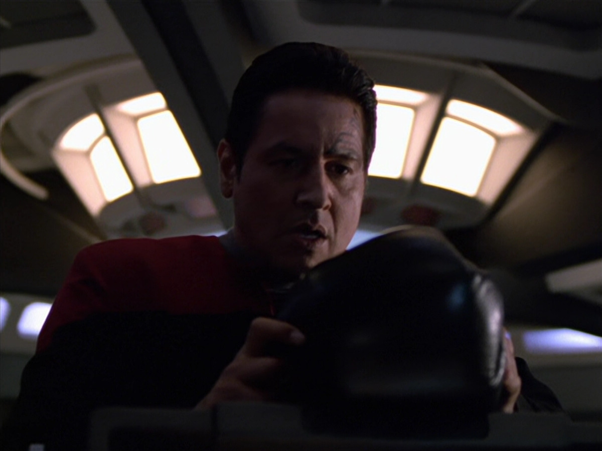 extant_StarTrek_VOY_5x19-TheFight_01141.jpg