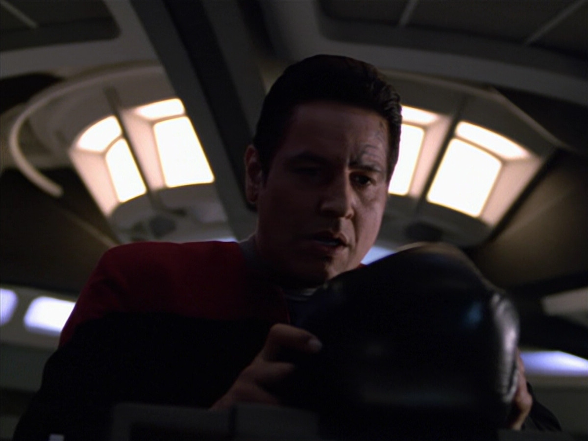 extant_StarTrek_VOY_5x19-TheFight_01142.jpg