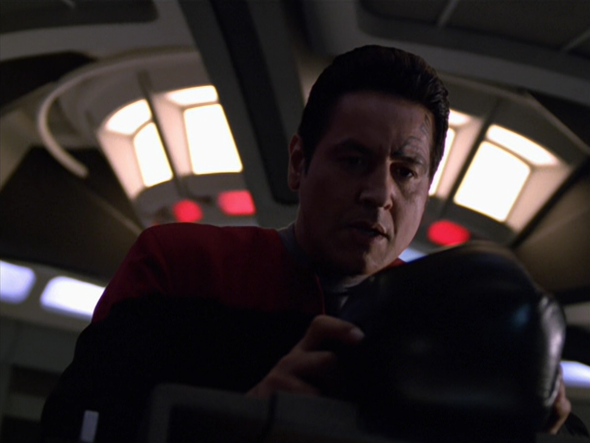 extant_StarTrek_VOY_5x19-TheFight_01143.jpg