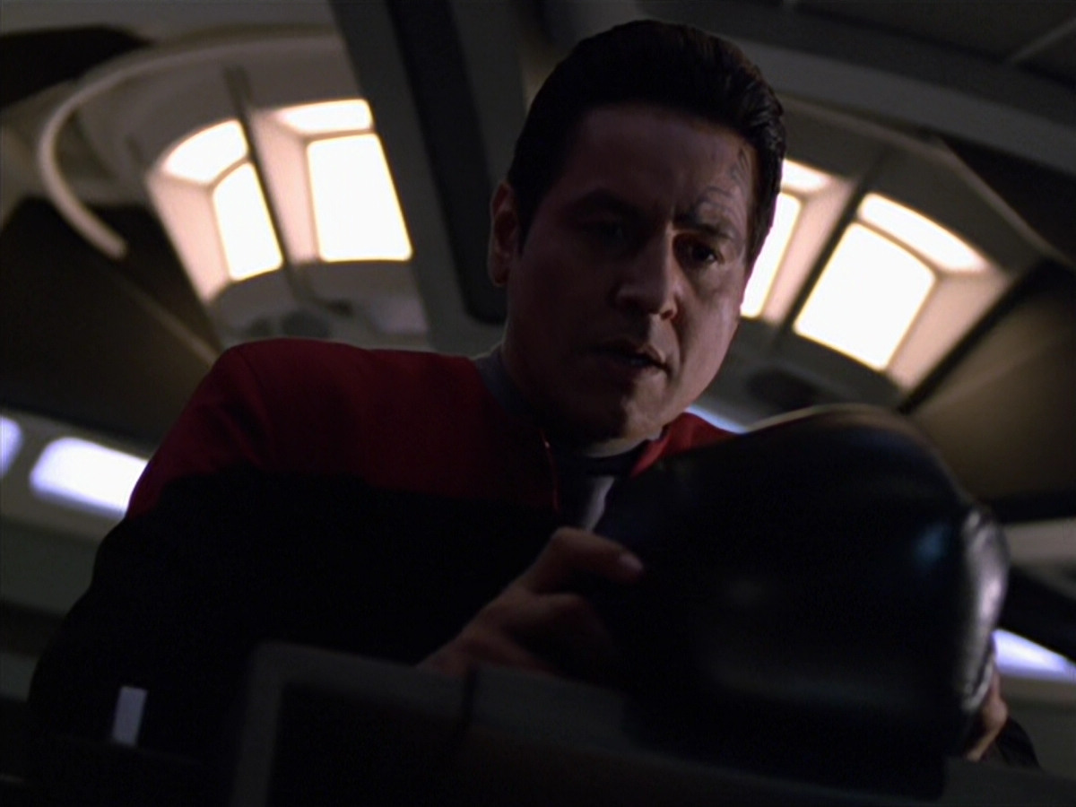extant_StarTrek_VOY_5x19-TheFight_01144.jpg