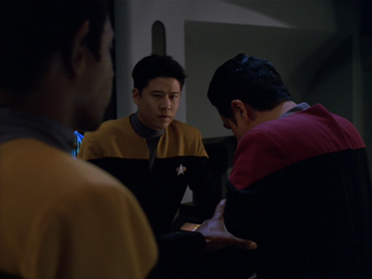 extant_StarTrek_VOY_5x19-TheFight_01146.jpg