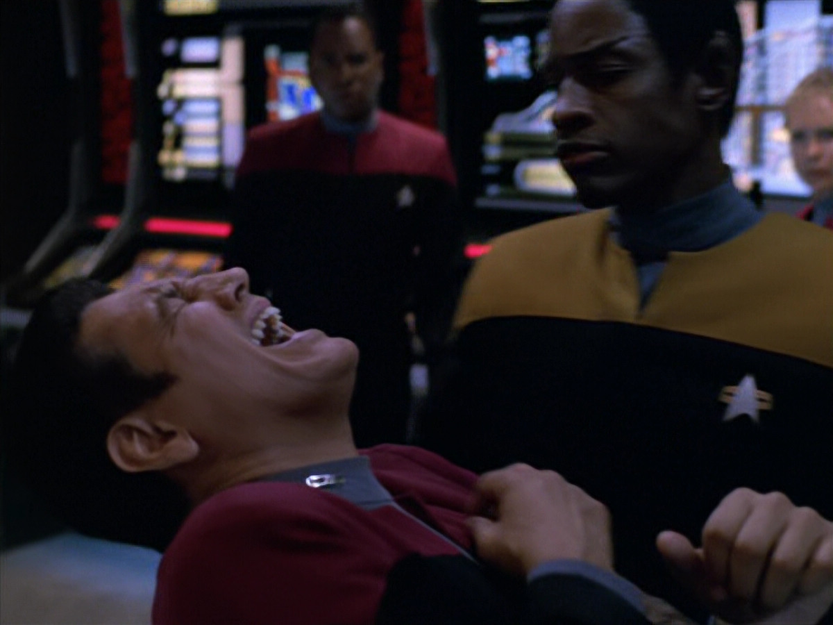 extant_StarTrek_VOY_5x19-TheFight_01155.jpg