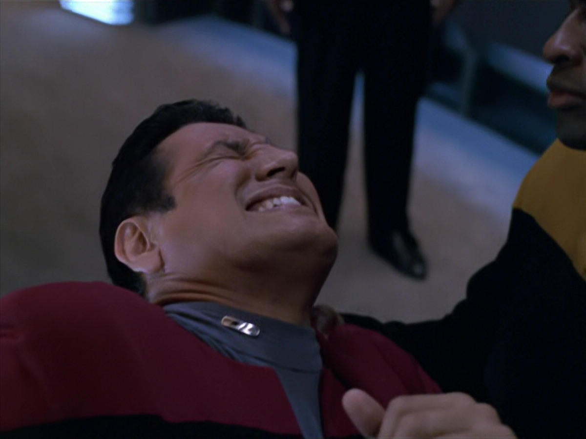 extant_StarTrek_VOY_5x19-TheFight_01157.jpg
