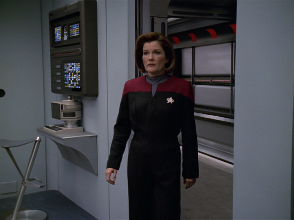 extant_StarTrek_VOY_5x19-TheFight_01169.jpg