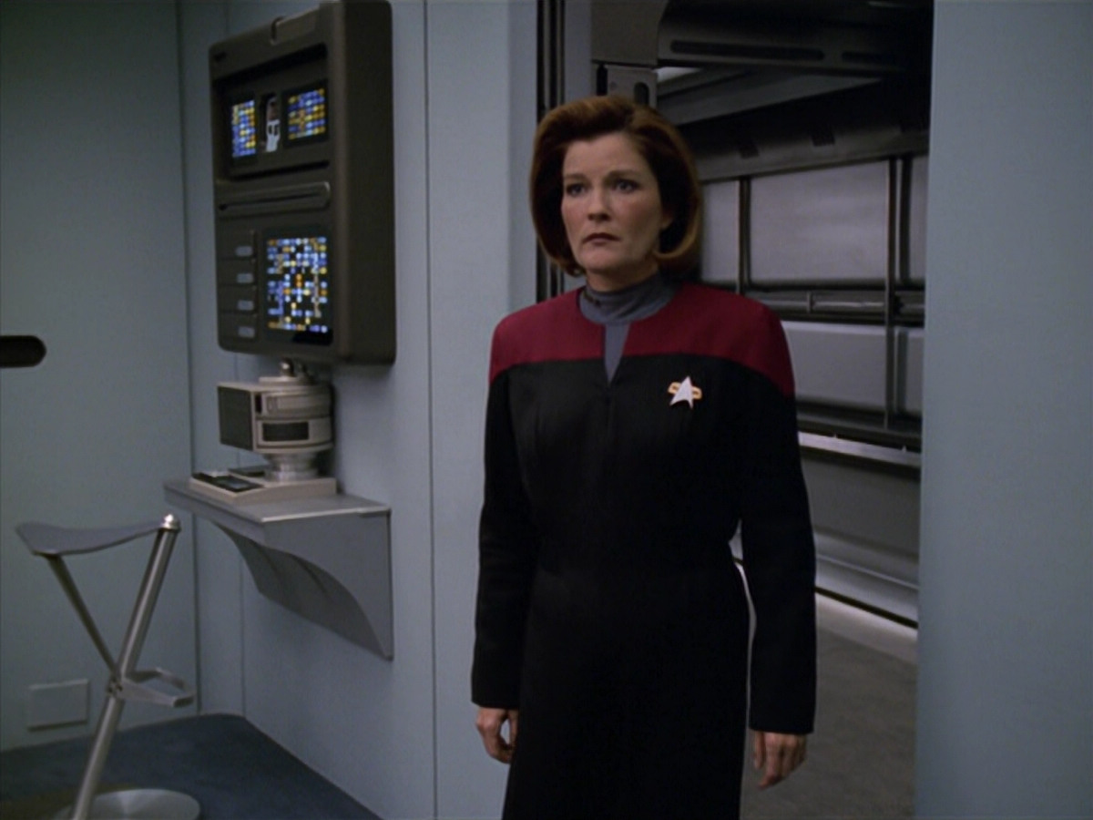 extant_StarTrek_VOY_5x19-TheFight_01170.jpg