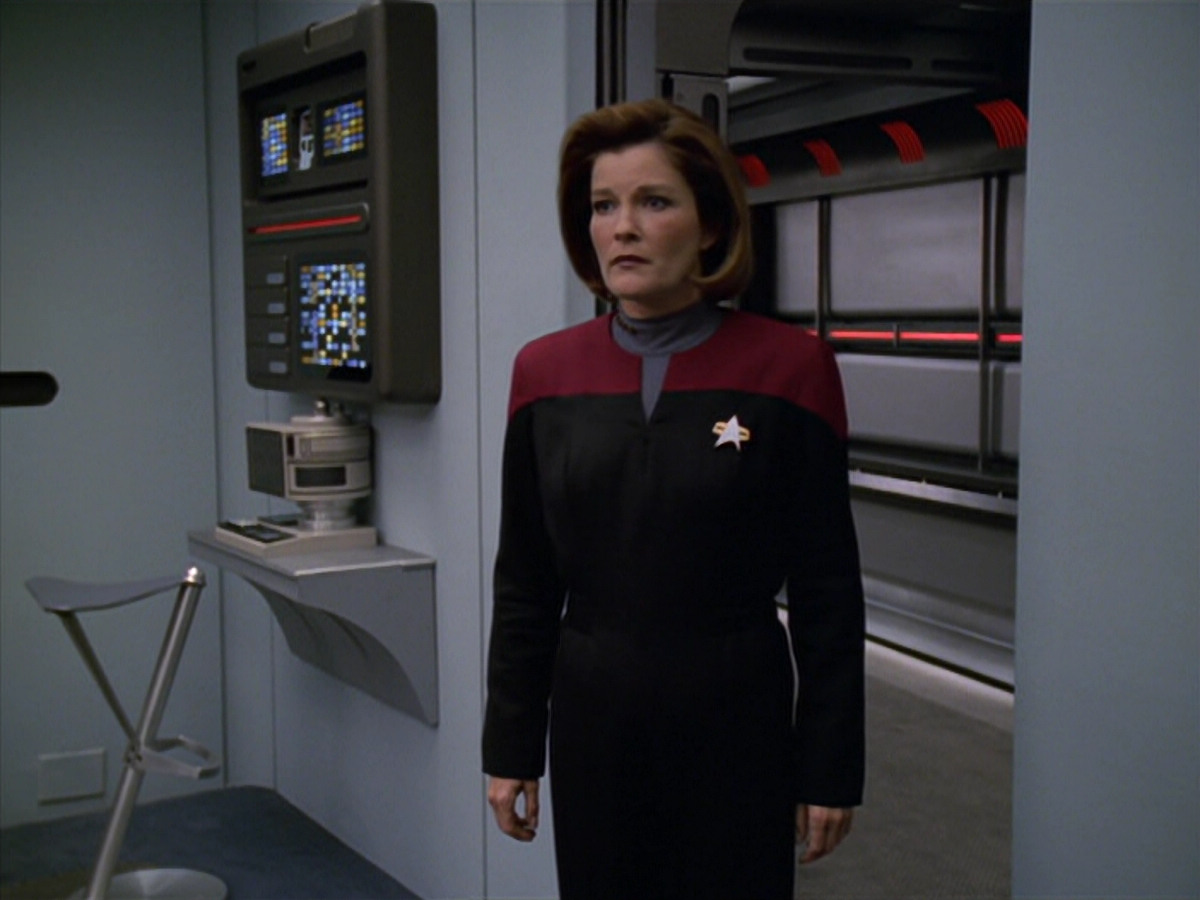 extant_StarTrek_VOY_5x19-TheFight_01171.jpg