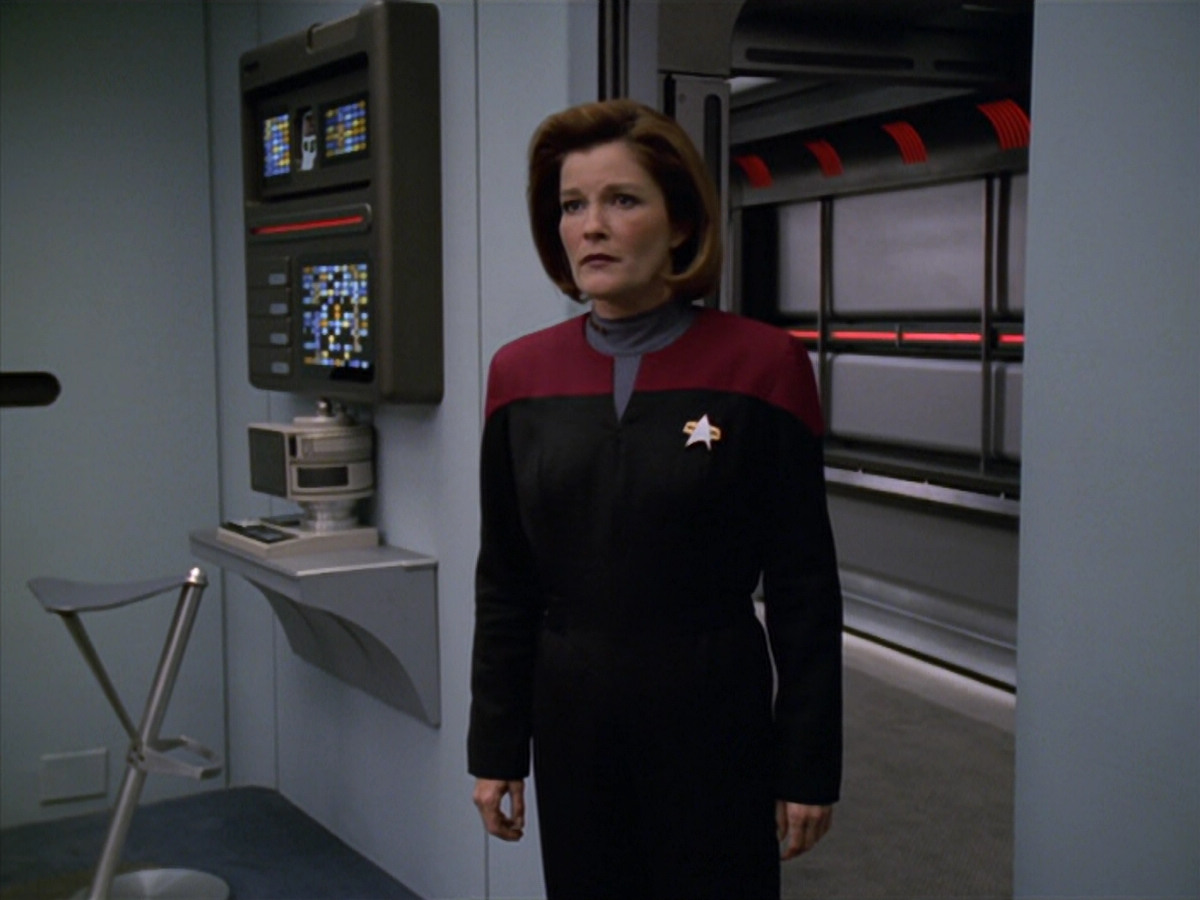 extant_StarTrek_VOY_5x19-TheFight_01172.jpg