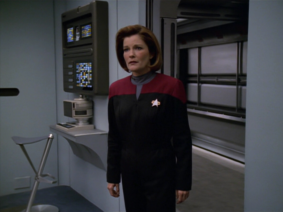 extant_StarTrek_VOY_5x19-TheFight_01173.jpg