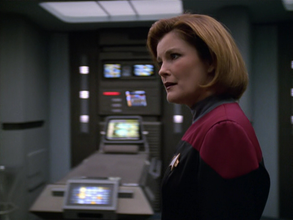 extant_StarTrek_VOY_5x19-TheFight_01178.jpg