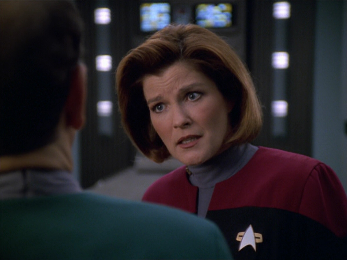 extant_StarTrek_VOY_5x19-TheFight_01189.jpg