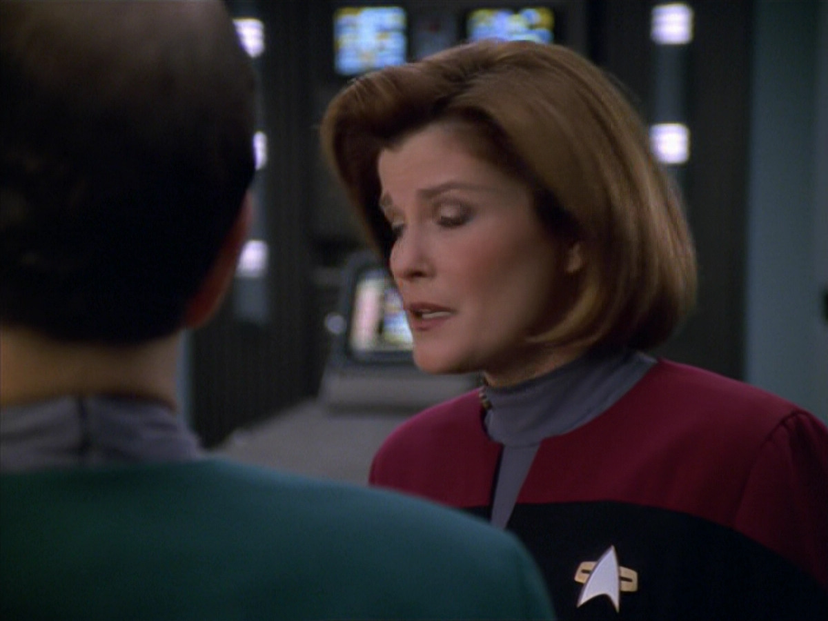 extant_StarTrek_VOY_5x19-TheFight_01190.jpg