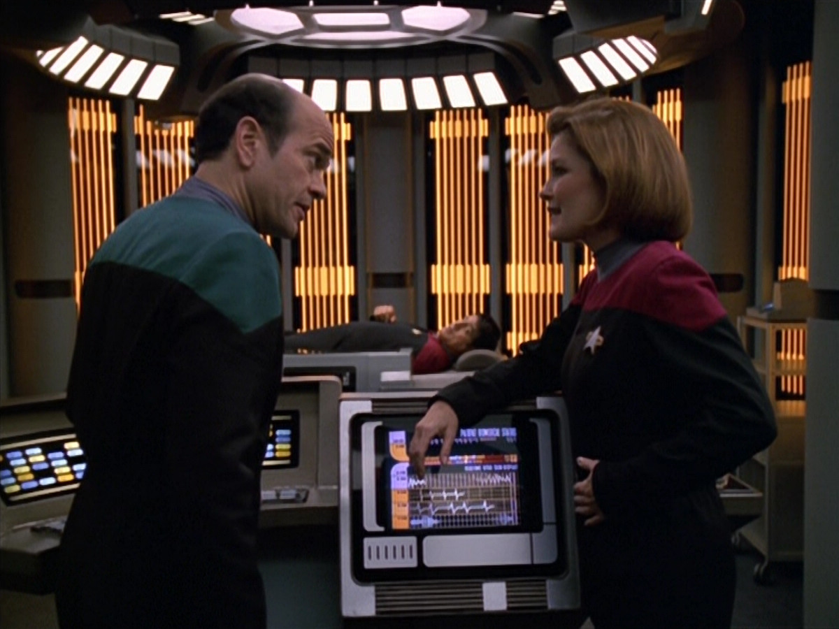 extant_StarTrek_VOY_5x19-TheFight_01194.jpg