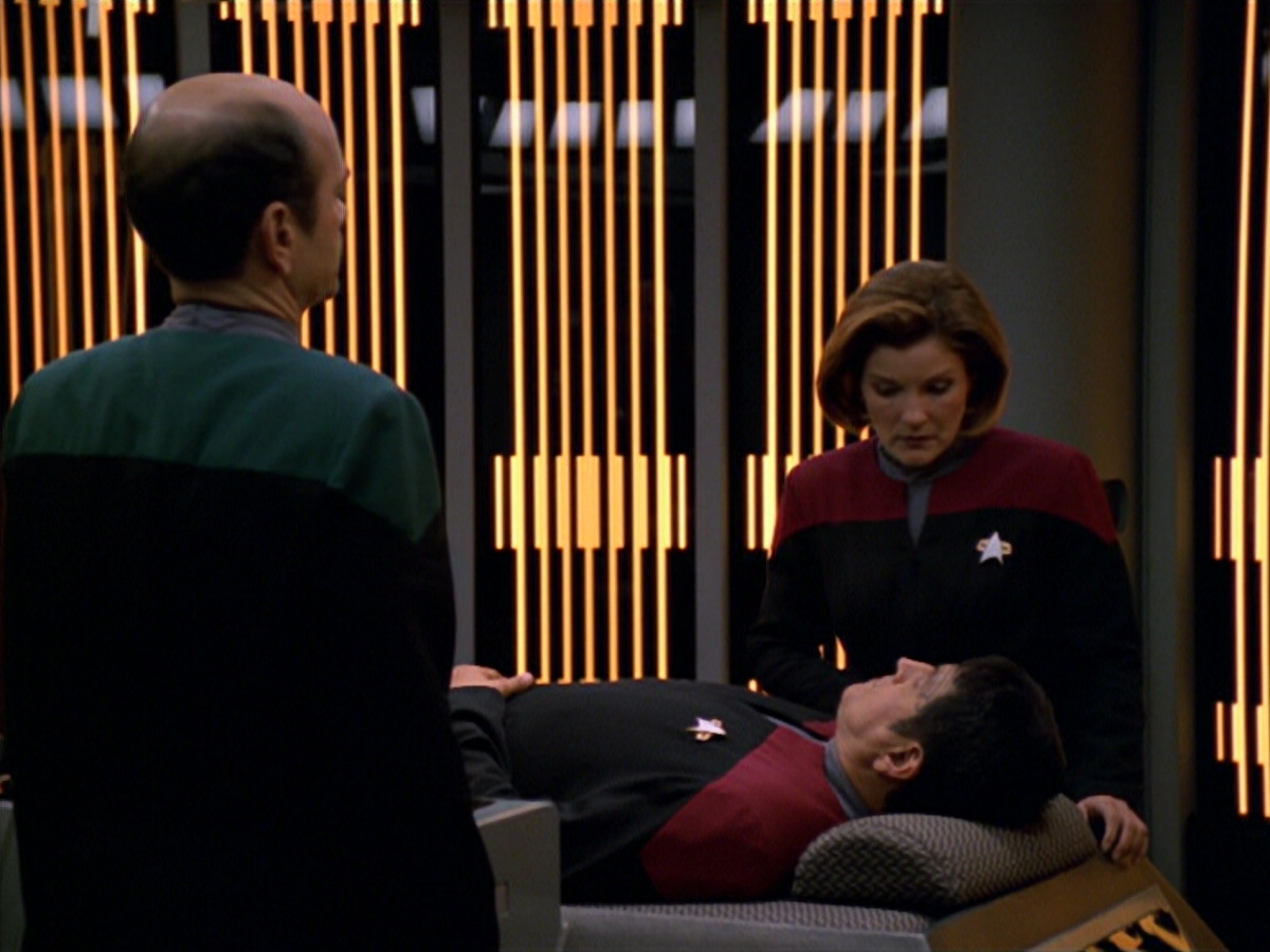 extant_StarTrek_VOY_5x19-TheFight_01209.jpg
