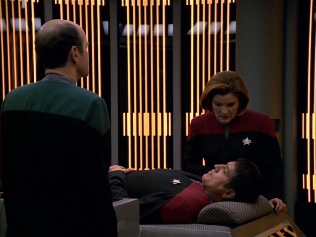 extant_StarTrek_VOY_5x19-TheFight_01211.jpg