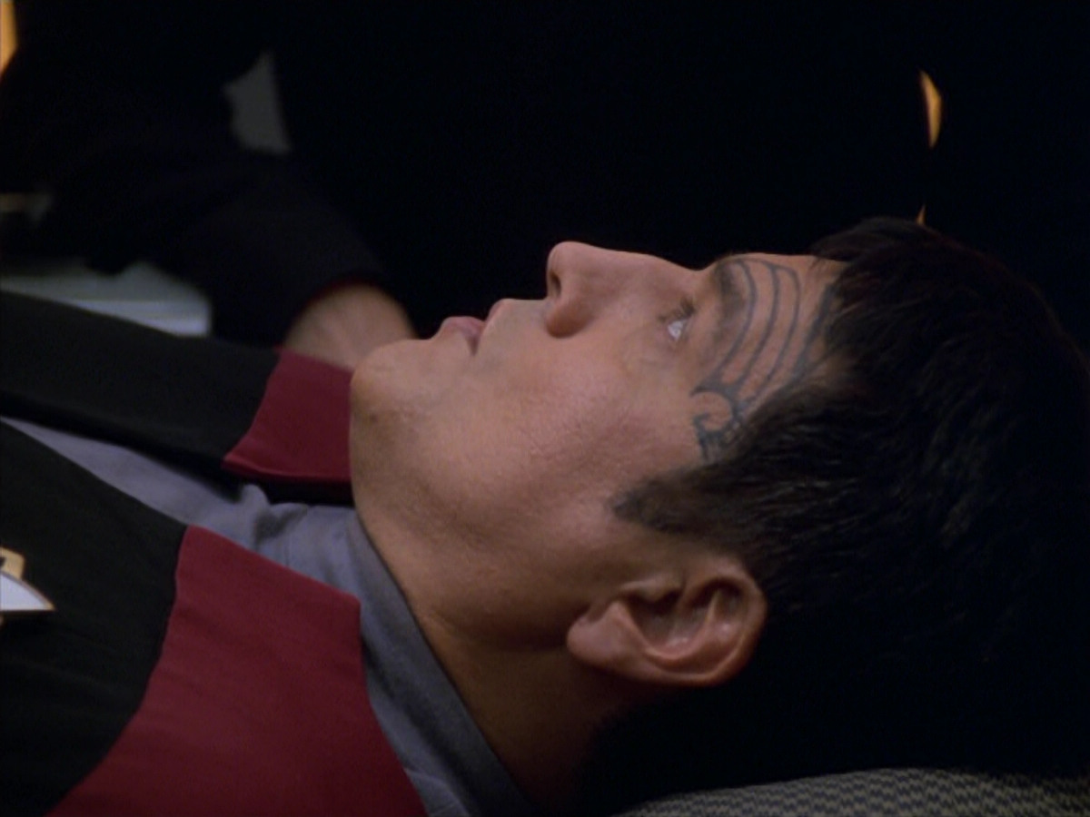 extant_StarTrek_VOY_5x19-TheFight_01226.jpg