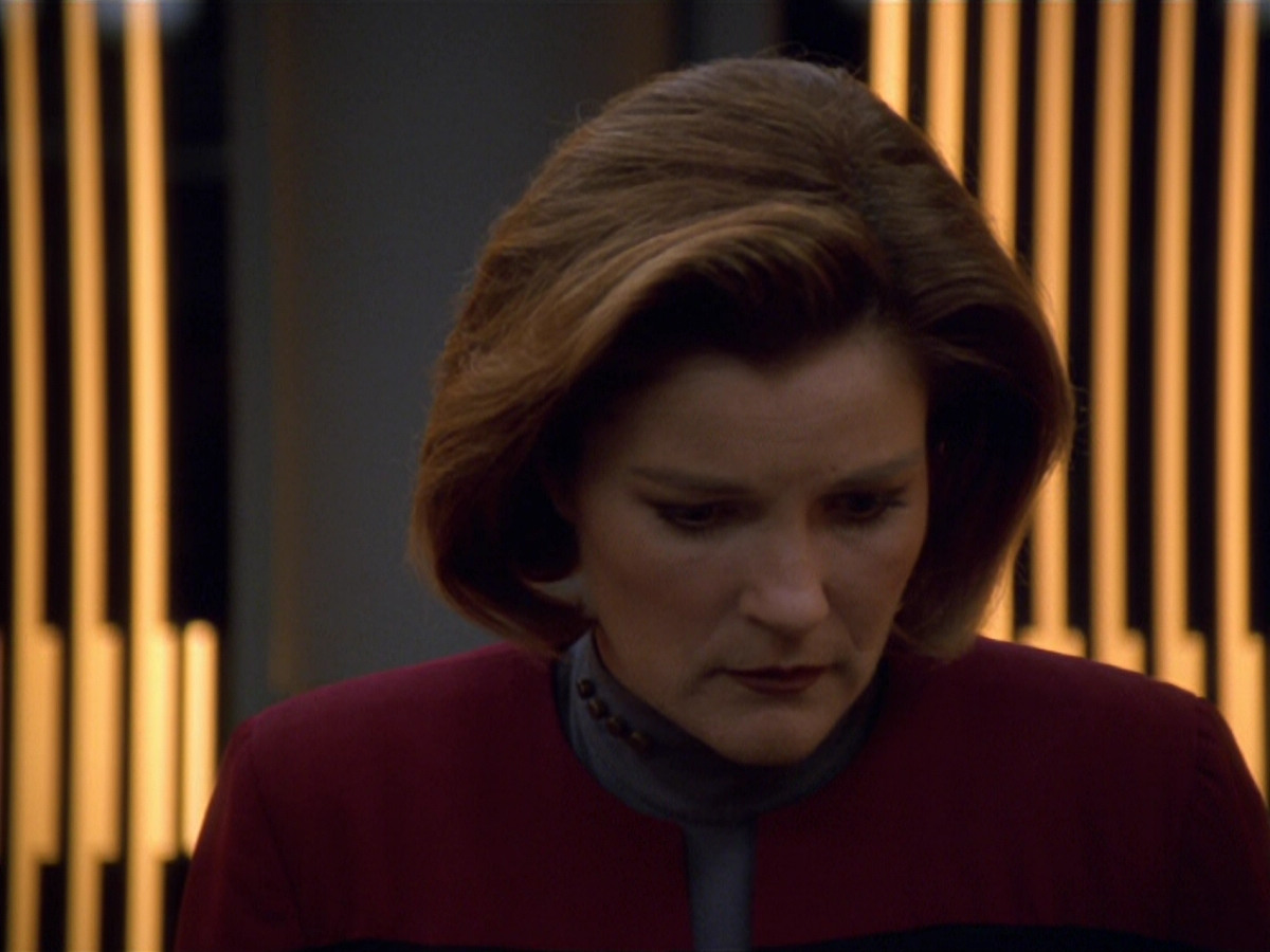 extant_StarTrek_VOY_5x19-TheFight_01247.jpg