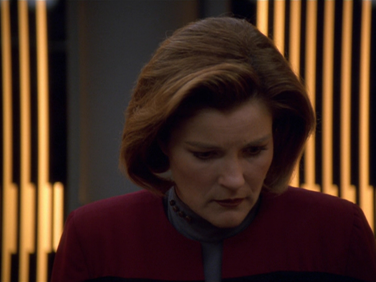 extant_StarTrek_VOY_5x19-TheFight_01249.jpg