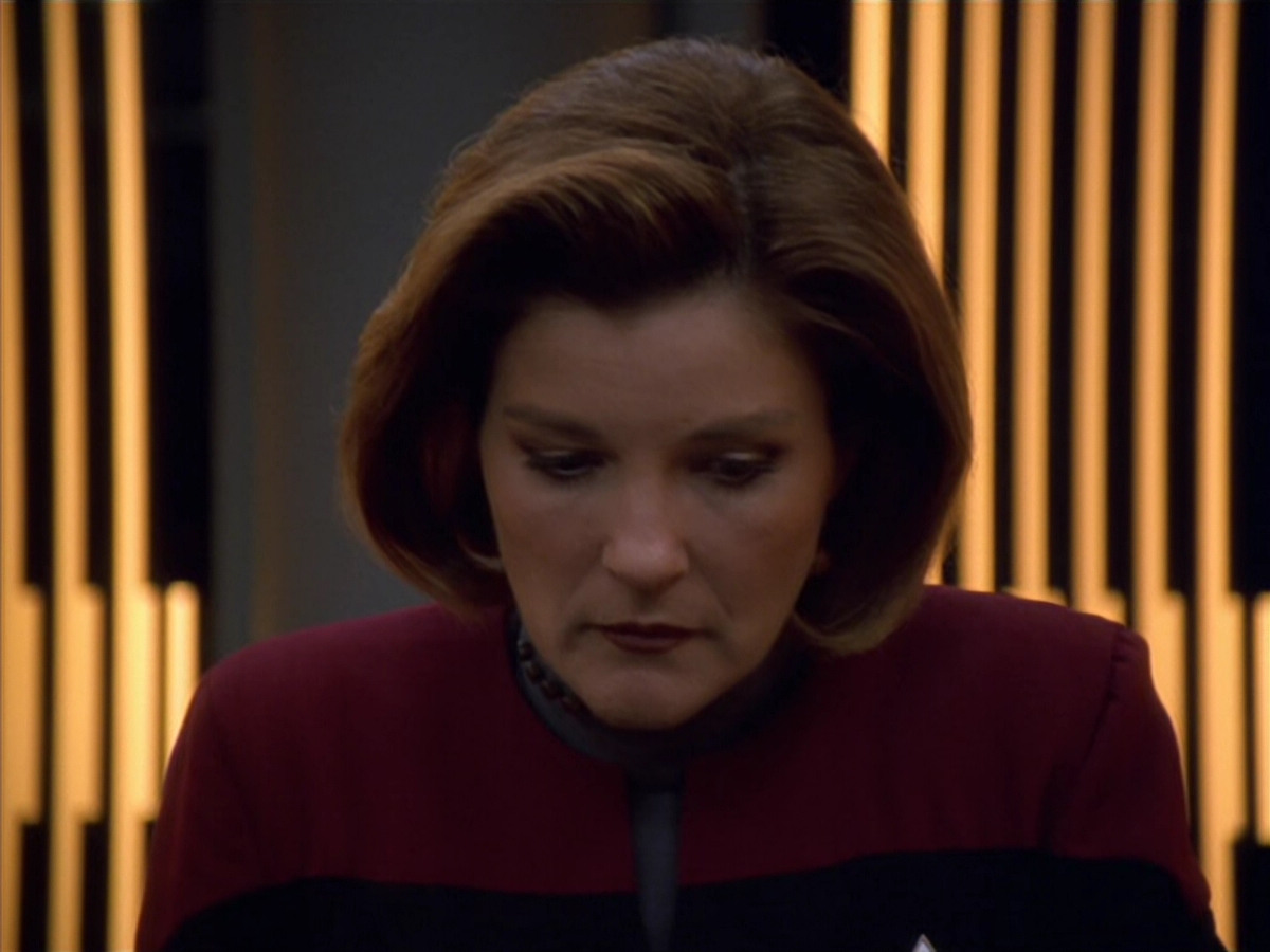extant_StarTrek_VOY_5x19-TheFight_01268.jpg